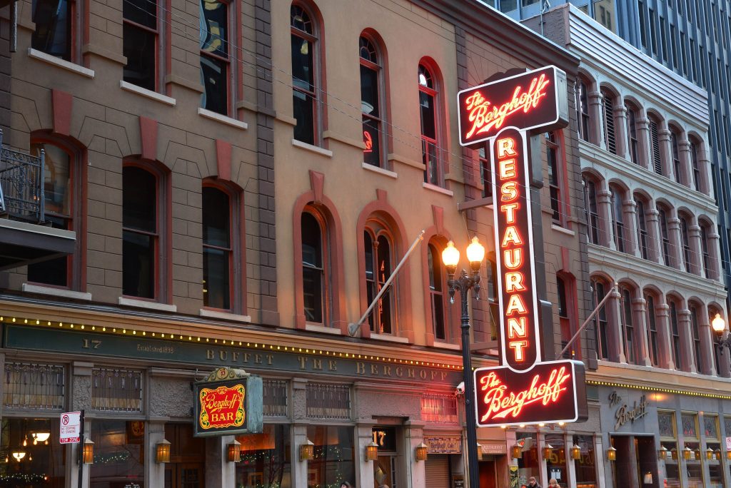 Berghoff bar restaurant oldest buildings in the loop Chicago