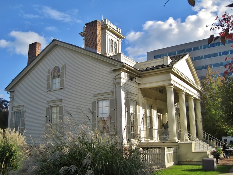 Clarke House Chicago oldest building