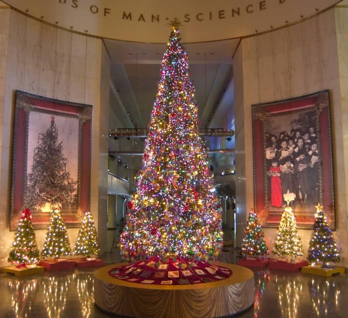 Three Cool Architectural and Historical Holiday Things to Do Chicago