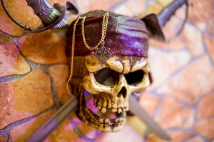 room escape chicago detours pirate treasure skull