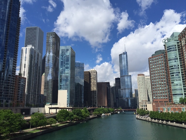 student-groups-in-Chicago-River-walk