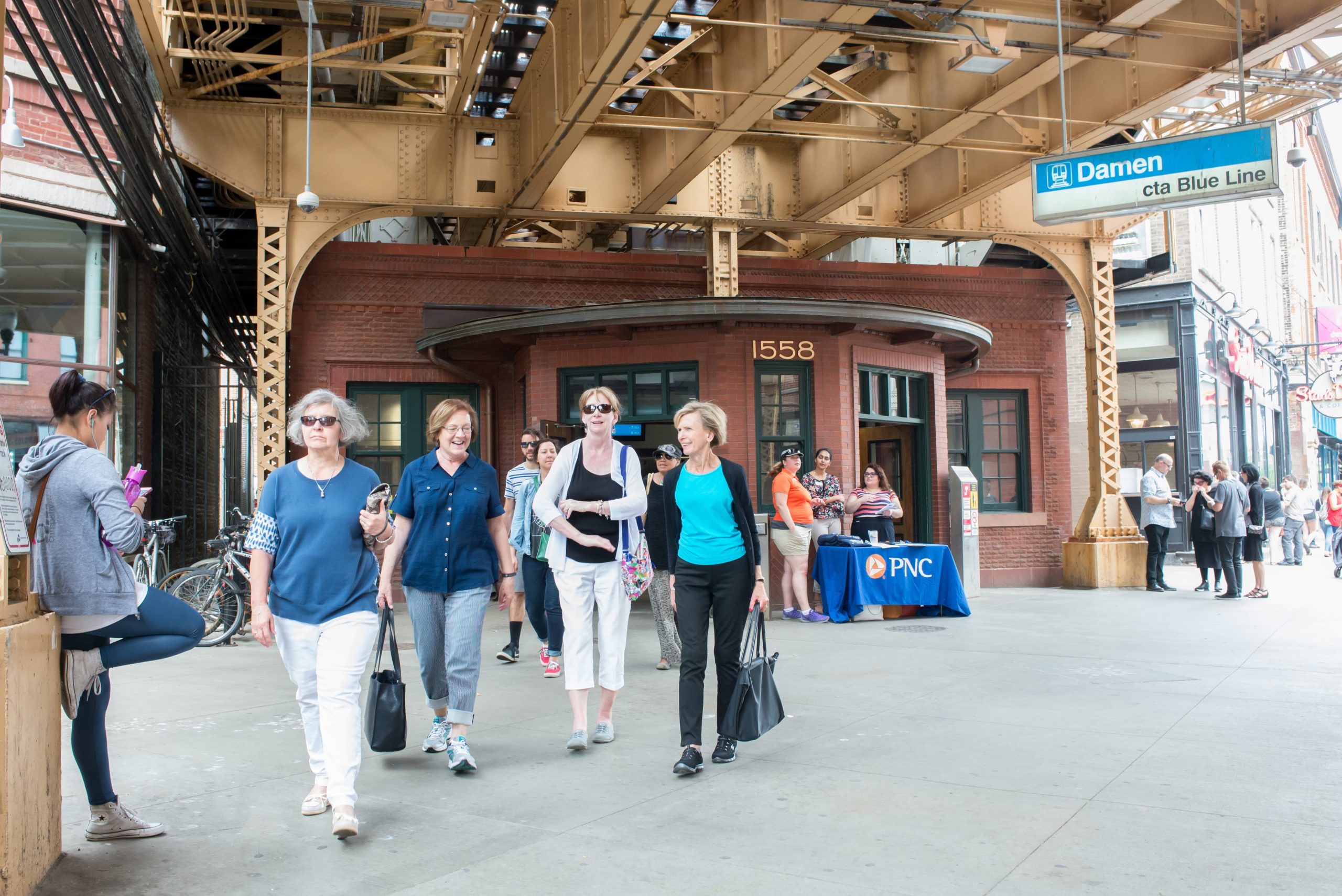 wicker park tour damen blue line