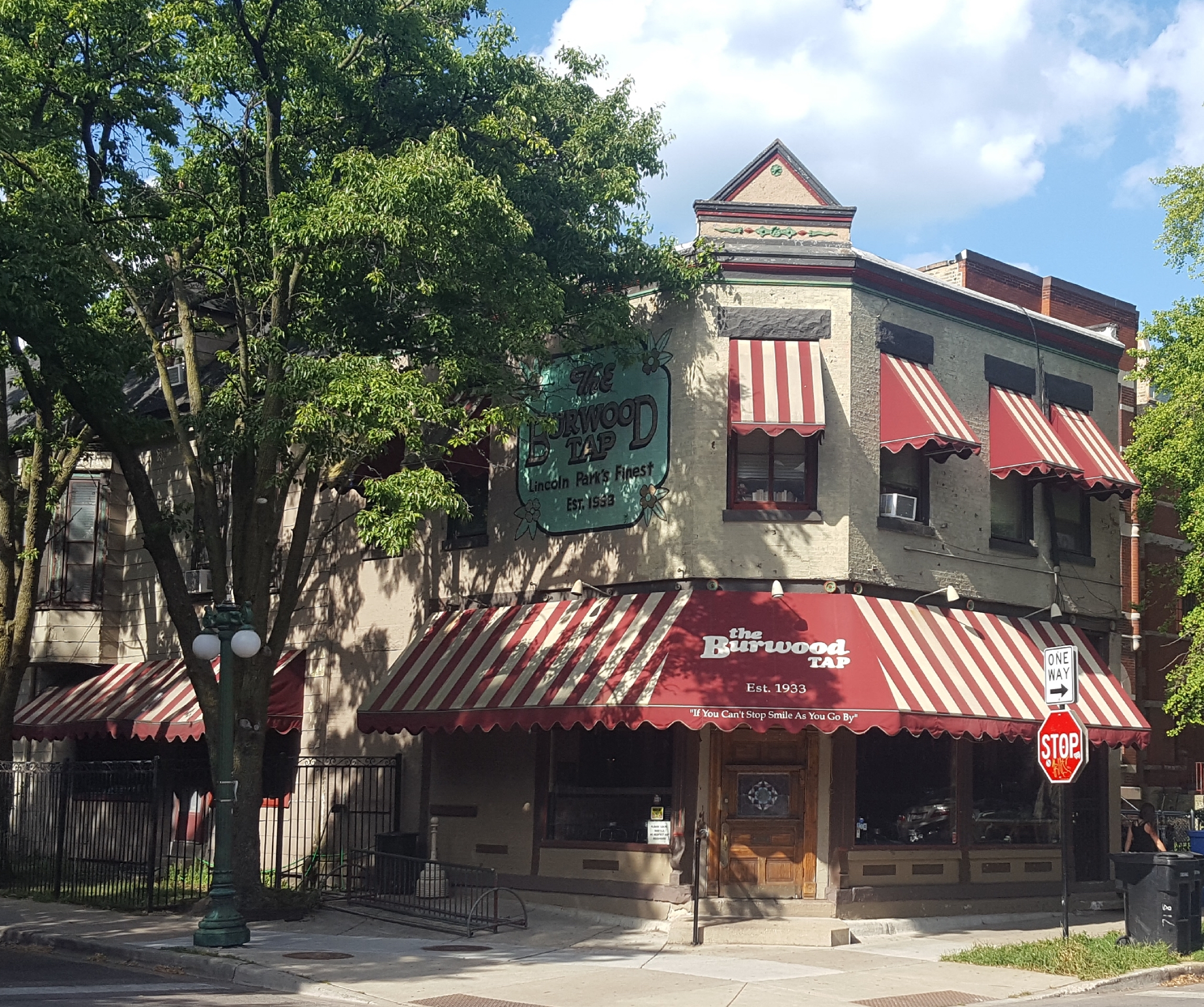 Historic Chicago pub crawls Lincoln Park Burwood Tap