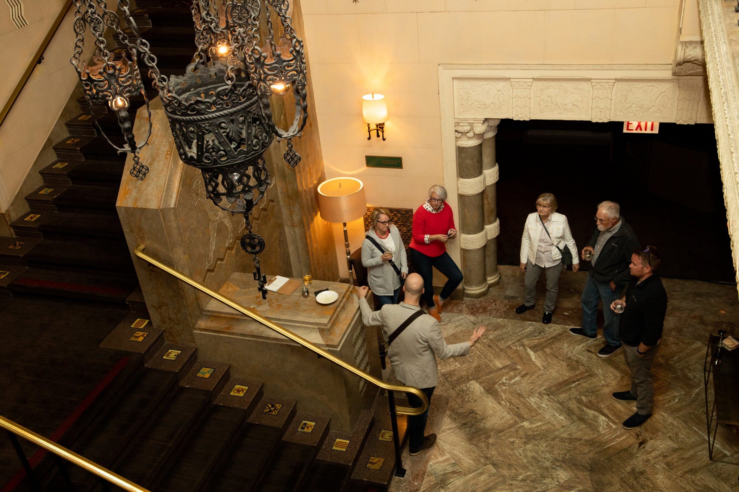 Chicago-date-ideas-historic-bar-tour-Intercontinental