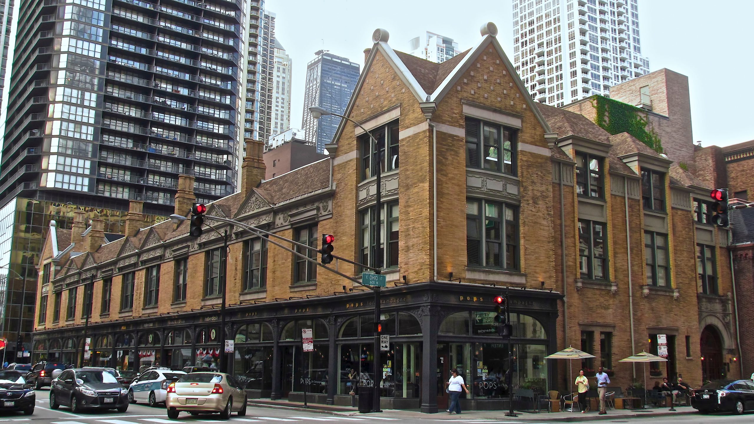 Tree Studios Building Chicago River North hot chocolate historic spots