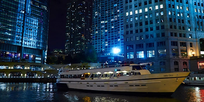 Chicago yacht charters private tour night