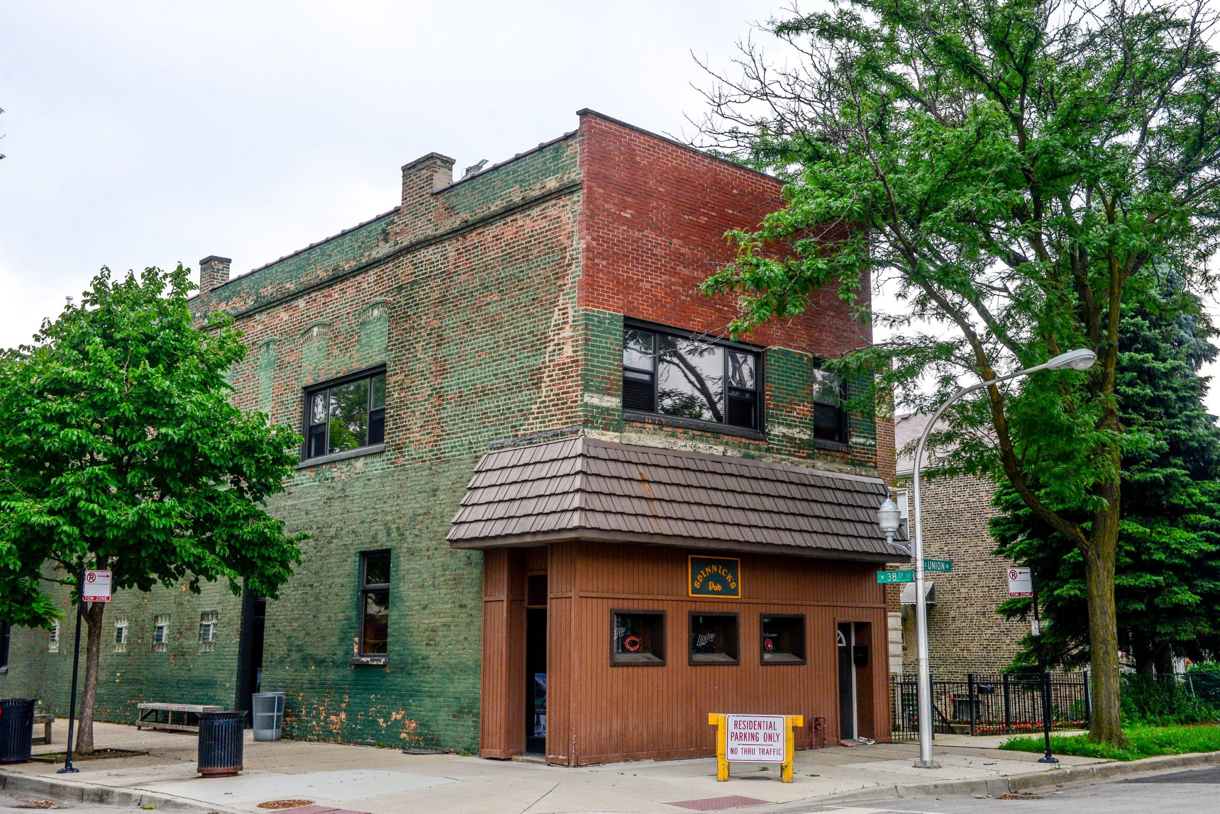 historic Chicago pub crawls Shinnicks Bridgeport