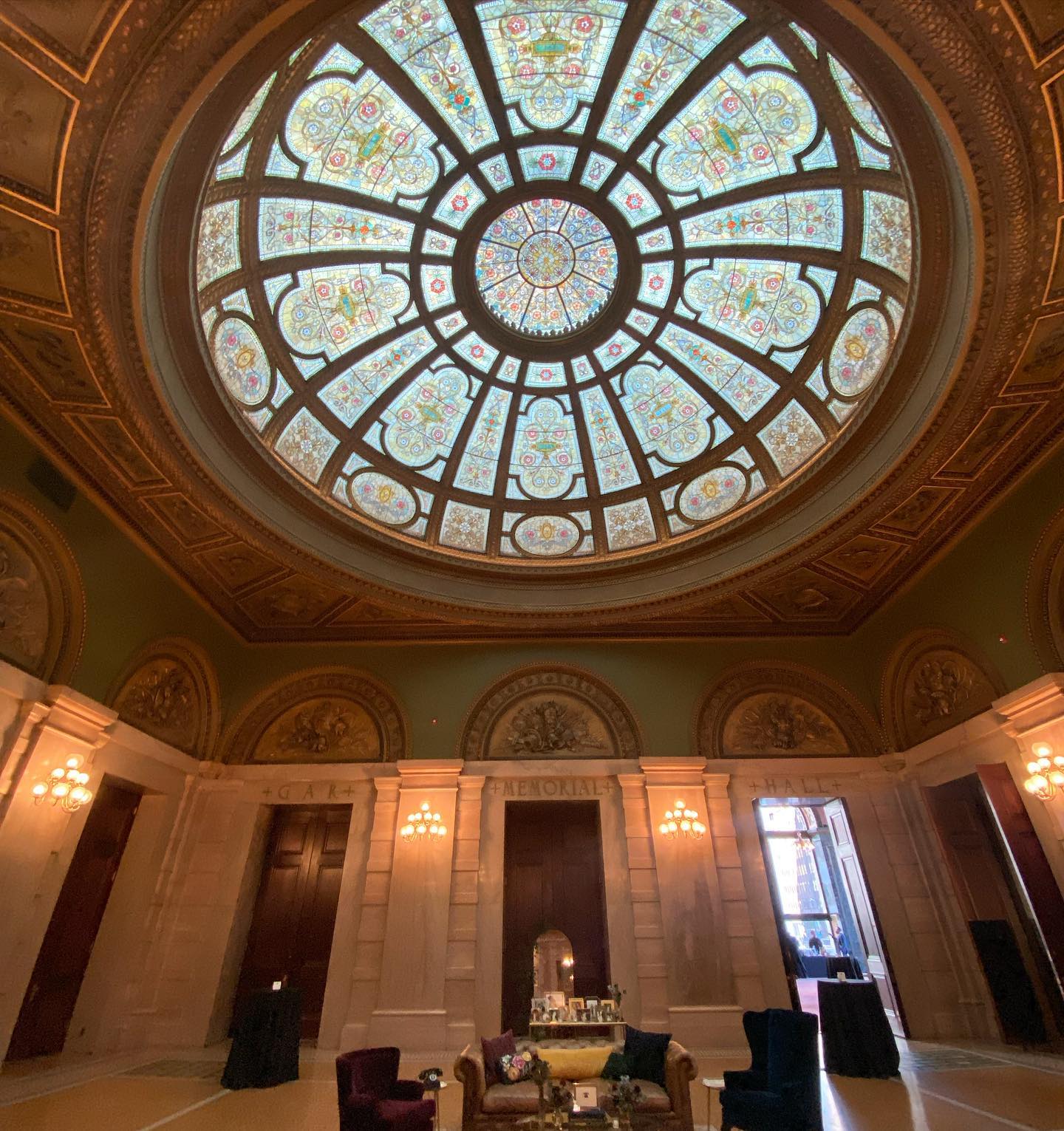 Have you seen the restored dome at the Cultural Center? It’s always been in the shadows of the Tiffany dome and now we see it with its original clarity and color. It’s breathtaking to see! #culturalcenter #stainedglass #restoration #explorechicago